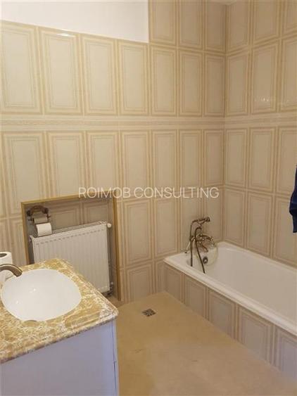 Armeneasca, apartament deosebit, 5 camere, renovat , zona cu acces facil. - 11