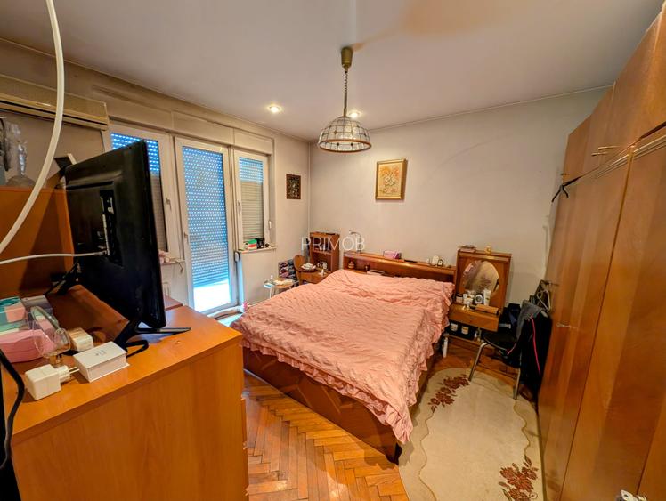 Unirii,D+P+E+M,Parc Carol,postbelic,renovata,semineu,plansee beton,curte-parcare - 8