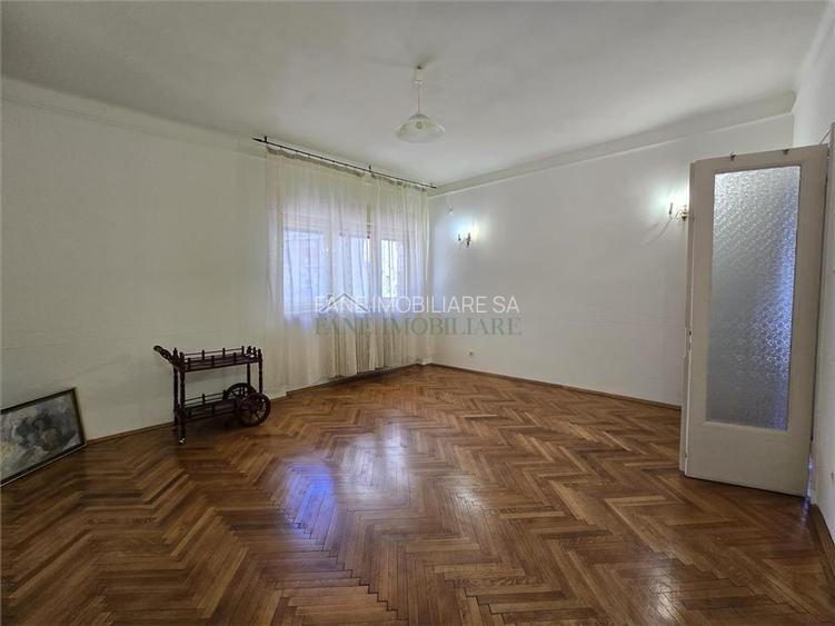 Inchiriere ap 5 camere, garaj, ultracentral. - 2