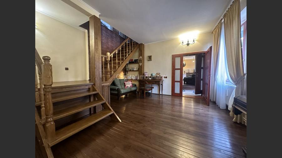 Casa, singur in curte, cu acces auto, ultracentral, Oradea - 7