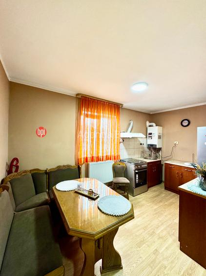 SE VINDE apartament 3 camere, decomandat, ultracentral, in Falticeni, jud.SV - 2