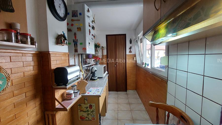Apartament 3 camere Decomandate 76 mp parter inalt cu 2 Bai Balcon CETATE Piata - 7