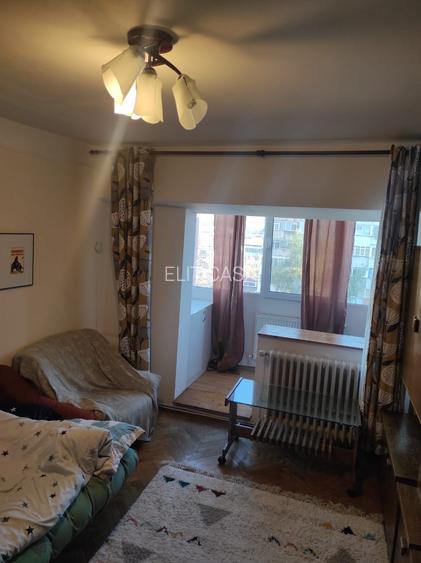 Apartament cu 2 camere decomandat, etajul 3/4, zona Nicolina - 2