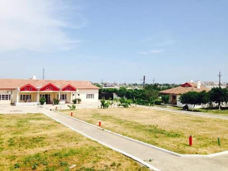 Ovidiu- teren intravilan cu constructii/ 4500mp /posibilitate parcelare - 3