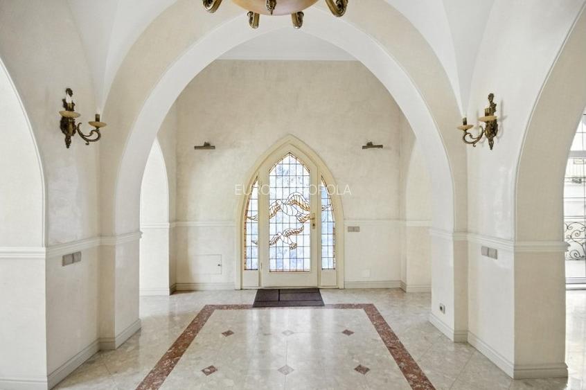Vila cu arhitectura deosebita, adiacent Bd-ului  Lascar Catargiu, refacuta - 3