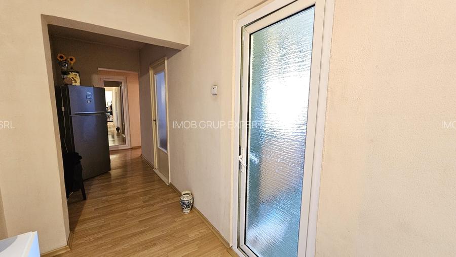 Apartament spațios cu 4 camere – Micro 18, zonă liniștită ! - 3