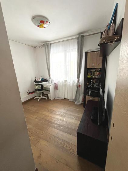 Apartament 4 camere, etaj intermediar, centrala, AC, balcon inchis, geam baie - 11