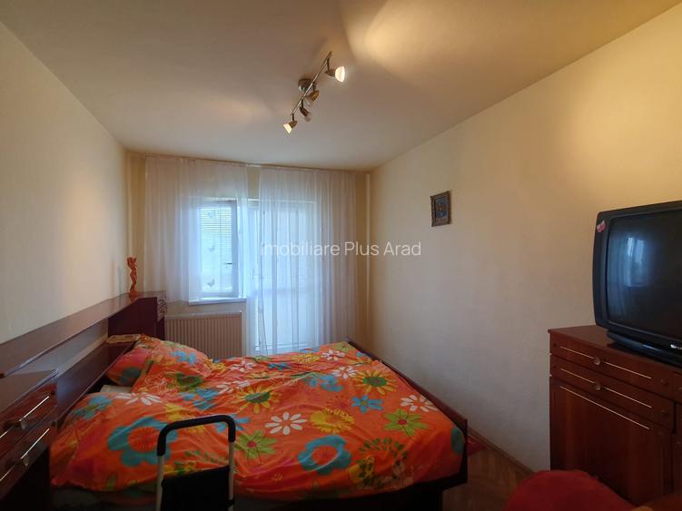 Vand ap 4 camere la pret de 3 camere -zona Micalaca-Miorita - 4