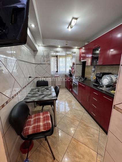 Apartament 3 camere, etaj 4/10, Marasesti  - 7