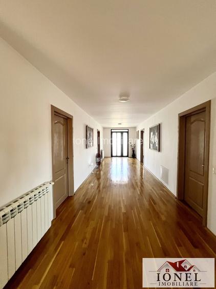Vila de vanzare in Sebes - pretabila pentru doua familii - 9