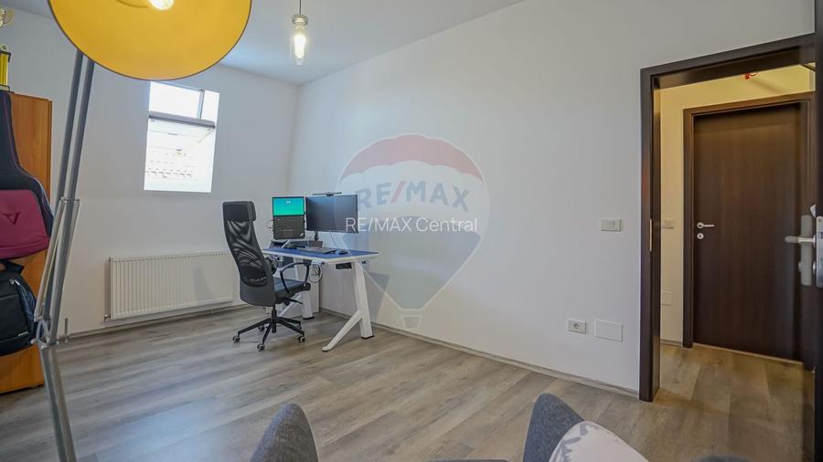 Apartament spațios, terasă proprie, Tractorul, Brașov - 17