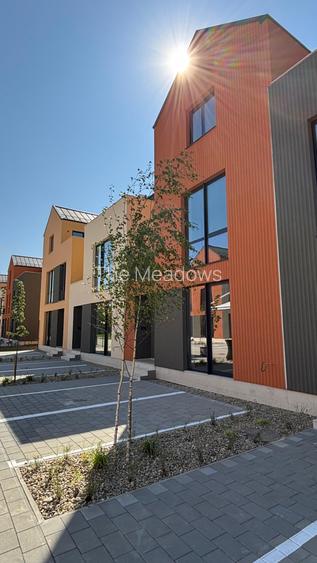 Townhouse 4 rooms, District 1, The Meadows, Grivita Lake, North - 2