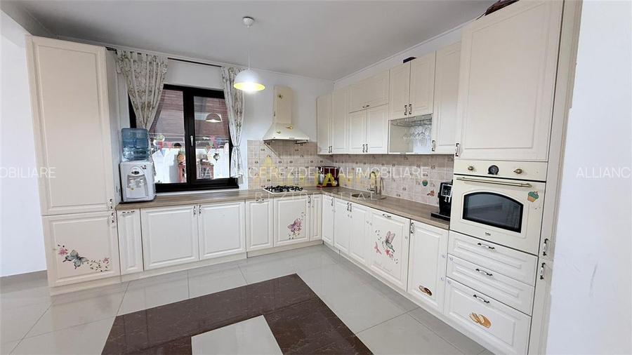 Duplex - 4 camere - 2 bai - 350mp teren - 5