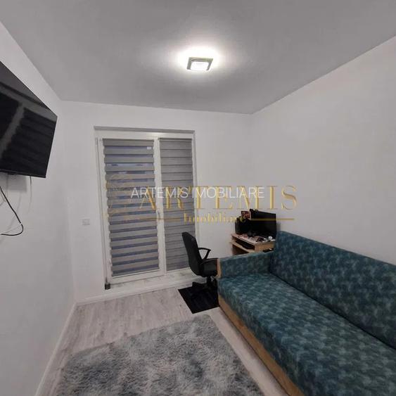 Apartament de 2 camere, decomandat, 40 mp., terasa 25 mp., zona zavoaie - 4