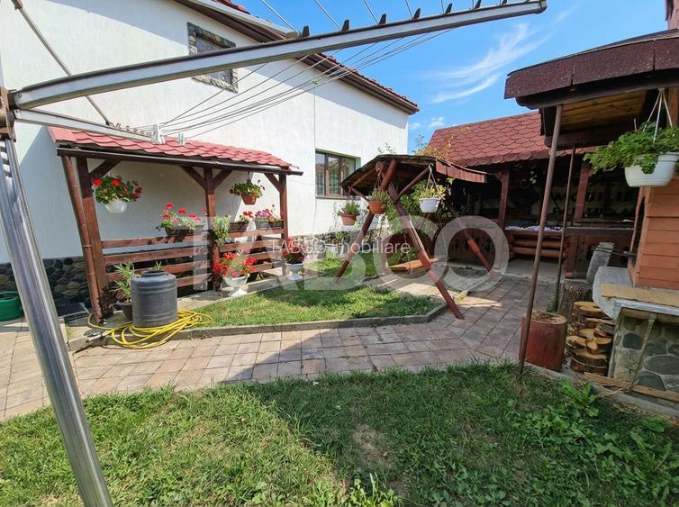 Casa individuala de vanzare cu 5 camere 166mp si garaj Selimbar - 2