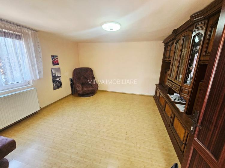 Casă spațioasă cu 9 camere în Strejnicu – pentru locuință, birouri - 17