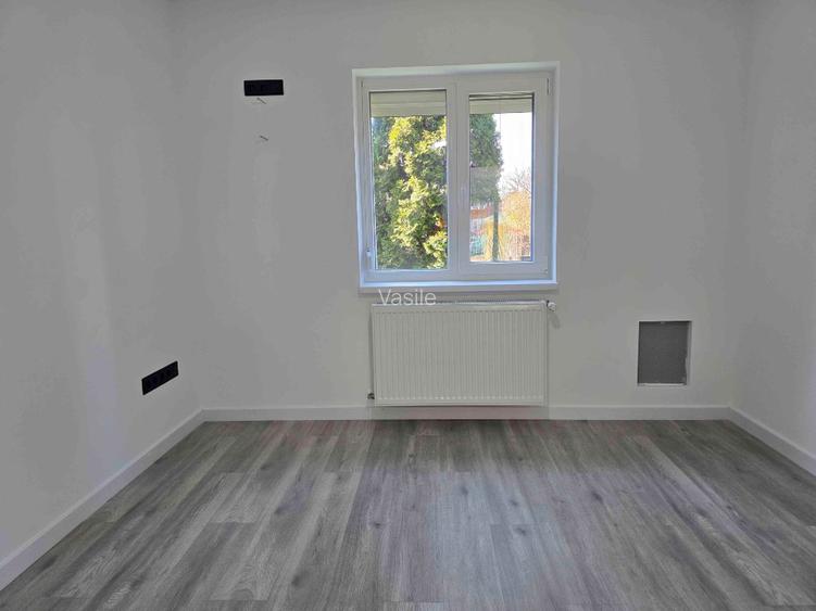 Vând apartament 3 camere, garaj - 4