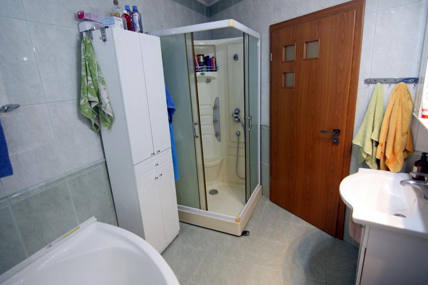 Casa Generoasa, in conditii excelente, complet mobilata si utilata