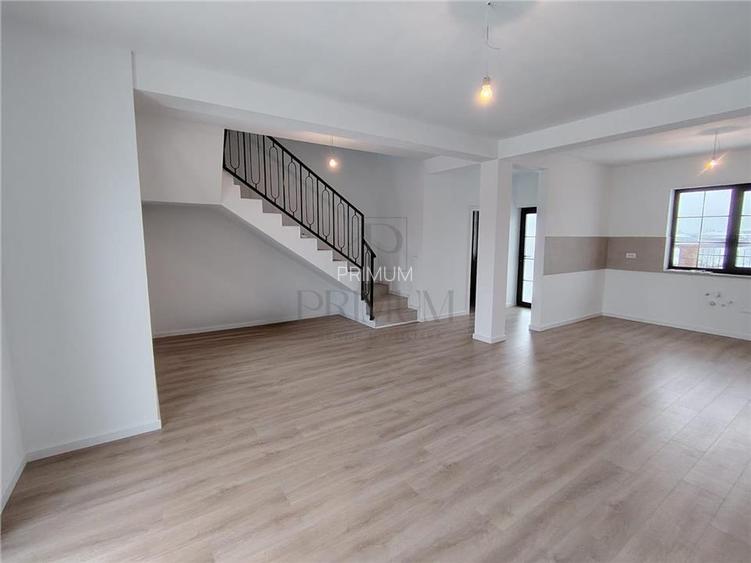 Duplex despartit prin camera tehnica - 2 dormitoare - 2 bai - zona foarte buna ! - 6