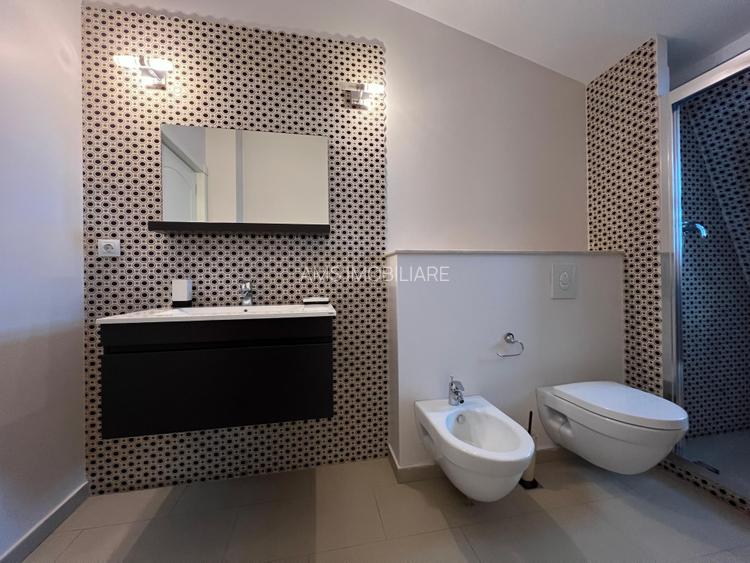 VILA DEOSEBITA / SPATII GENEROASE / CURTE PROPRIE - 52