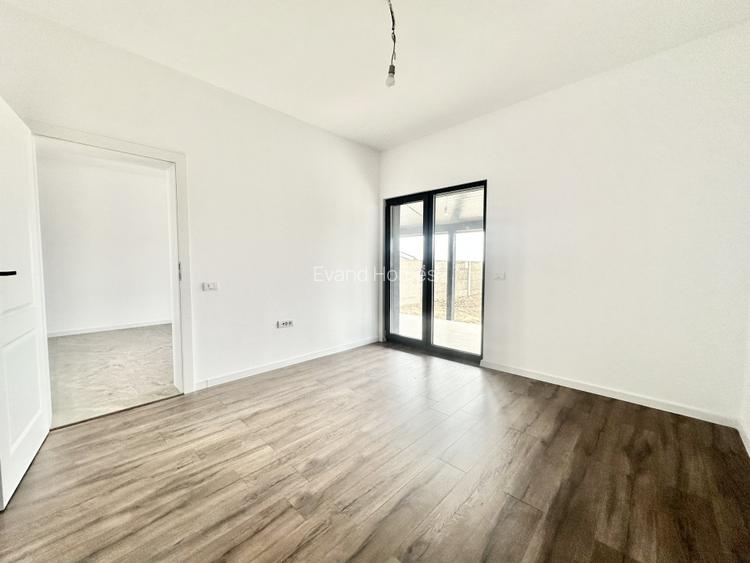 Duplex pe parter cu 3 camere si 2 bai - Mosnita Noua - 11