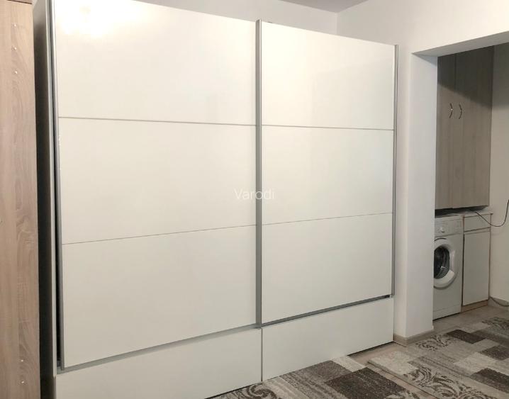 Apartament cu 3 camere 7 Noiembrie, etaj 1 din 4, strada Păcii - 8
