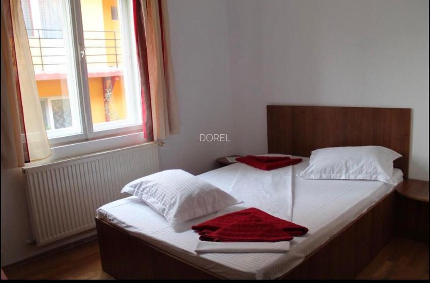 Proprietar vand casa  suprafata utila de 250mp parter etaj. Suprafata teren 272m - 9