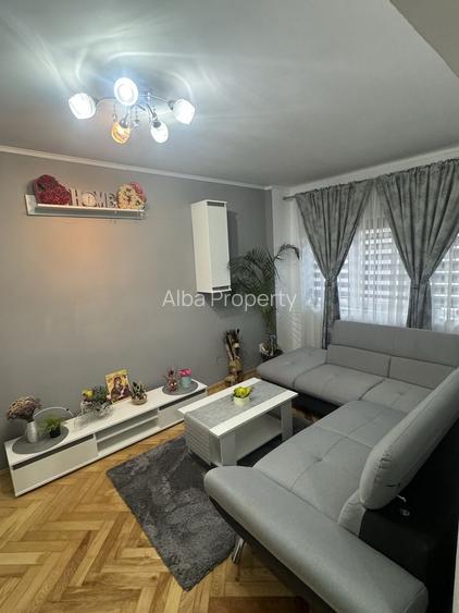Apartament 3 camere  decomandat , etaj 02 , zona  Cetate - 2