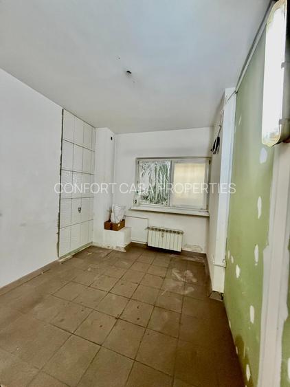 Nerva Traian, stradal , vitrina - 6