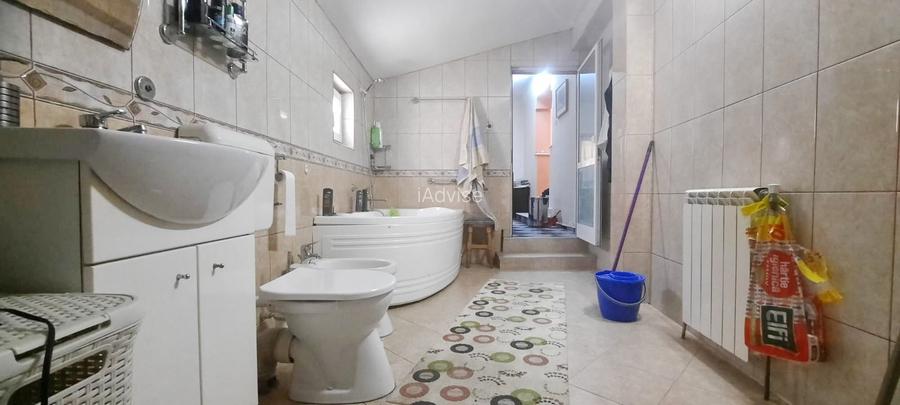 Casa deosebita cu spatiu comercial Rasnov - 10