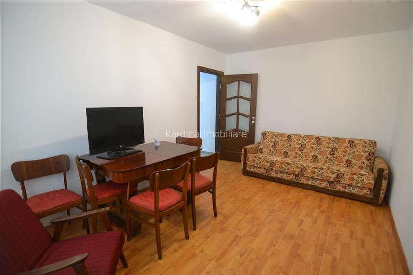 Inchiriere apartament 3 camere decomandat etajul 1 ,Florilor - 12