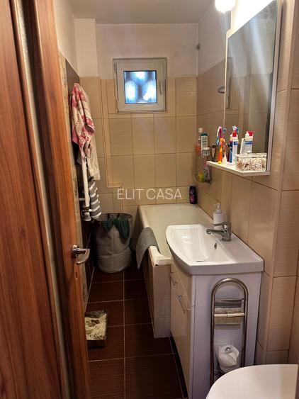 Apartament cu 3 camere, etaj 1/4, zona Alexandru cel Bun - 6