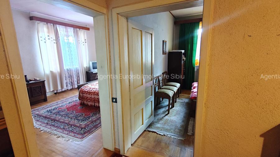 Casa 6 camere in Cisnadie cu garaj si teren 250 mp - 12