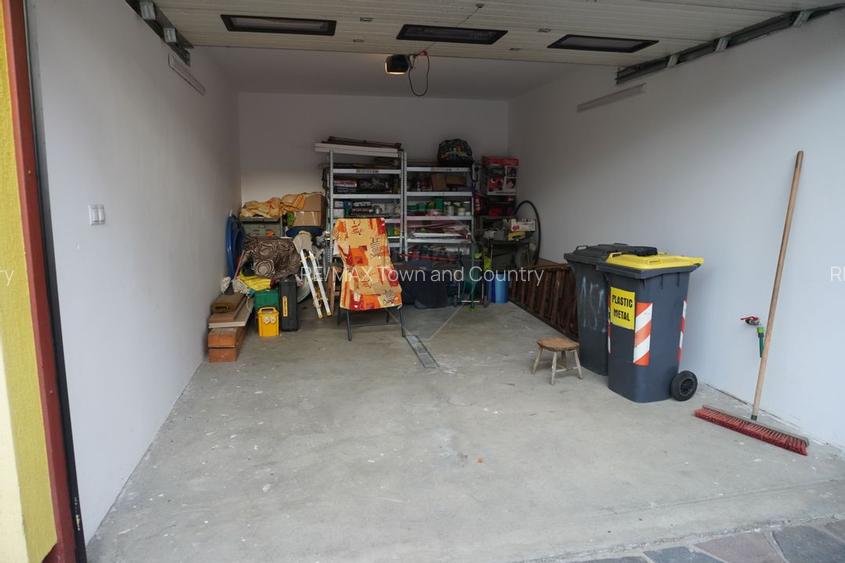 Casă cu 5 camere de vânzare, str. Dragoș Vodă - 22