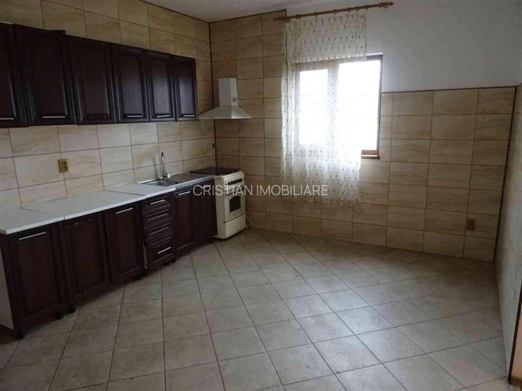 Vila P+1, constructie 2013, teren 700 mp, la 50Km de Braila - 11