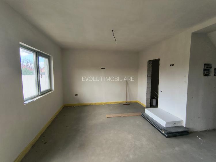 Navodari-casa P+1 5 camere la gri  - 3