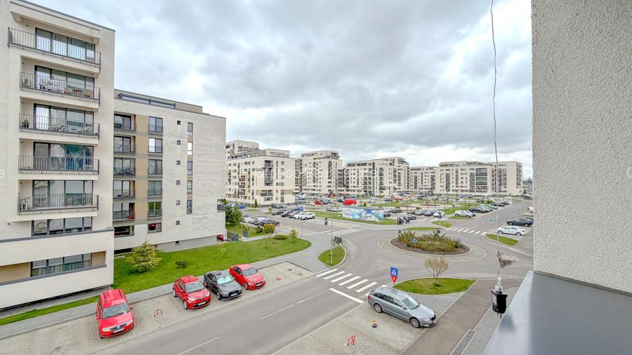 Studio in Kasper Coresi, vedere către aleea pietonală, loc de parcare si boxa - 12