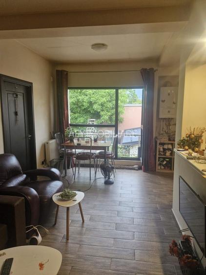 De Vanzare Apartament 2 Camere in Vila Sebastian sect 5 - 2