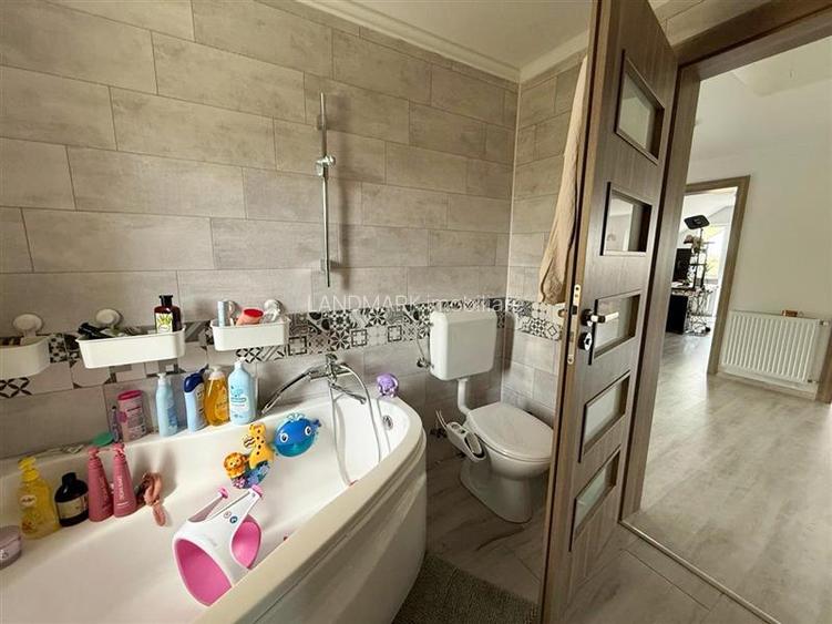 CASA individuala cu garaj, 5 camere, 3 bai Dumbravita zona lac Macilor - 17