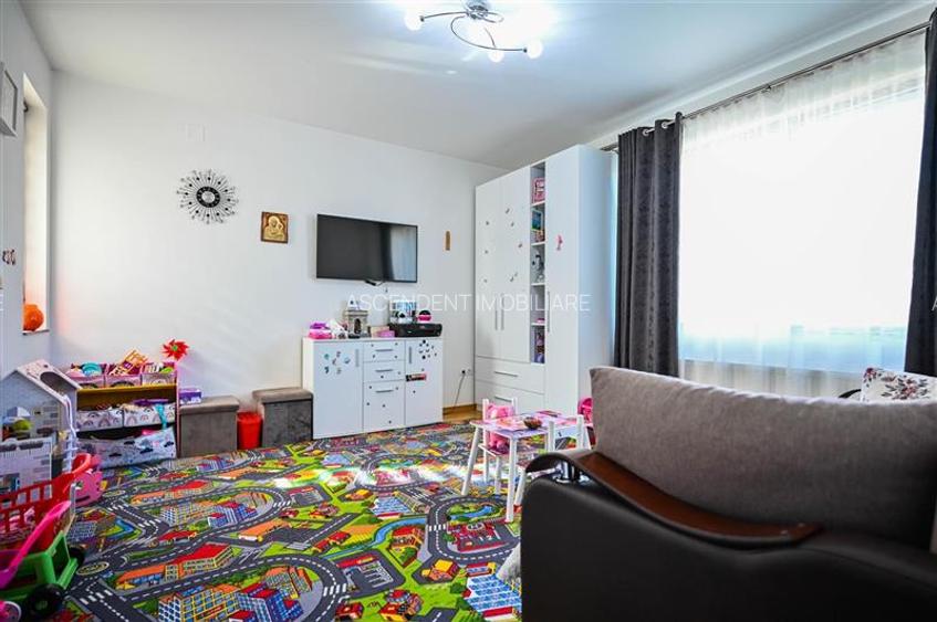 Resedinta distincta, mobilata cu rafinament, pe 1.000 mp teren, Central, Sacele, - 37