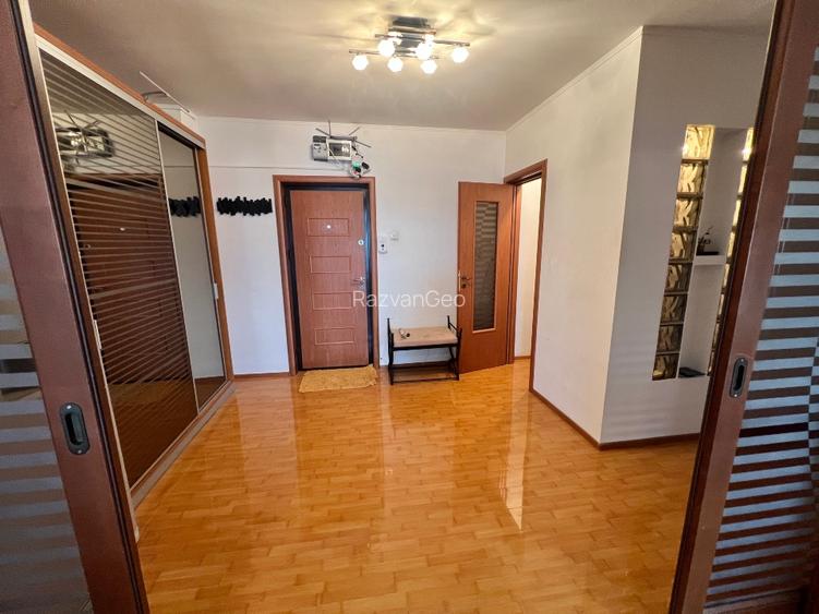 Proprietar  închiriez 3 camere ULTRACENTRAL Pitești  - 4