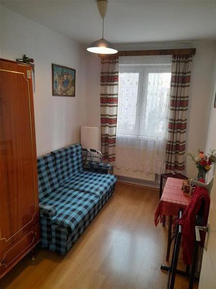 Apartament 3 camere balcon pivnita zona Vasile Aaron