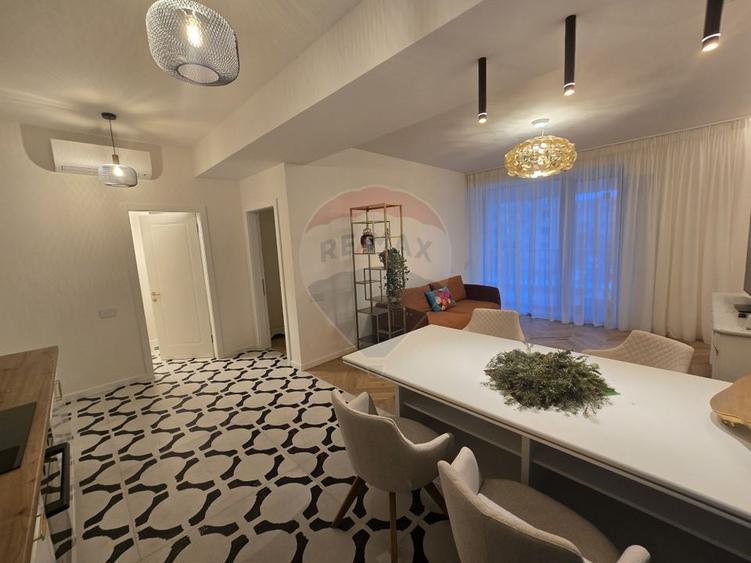Apartament de lux, cu loc de parcare, langa Universitate
