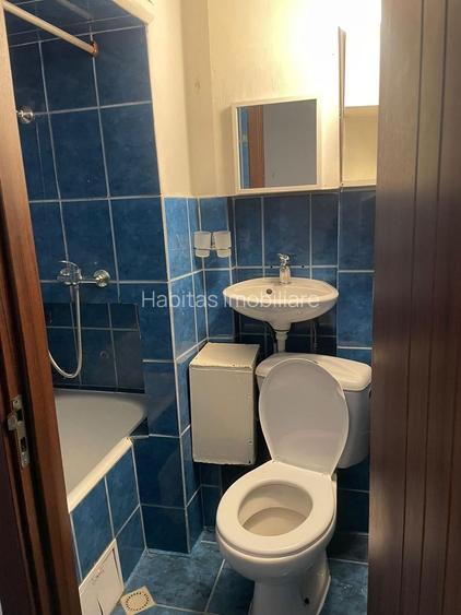 0 COMISION 2 camere, zona Piata Hermes, bloc izolat - 9