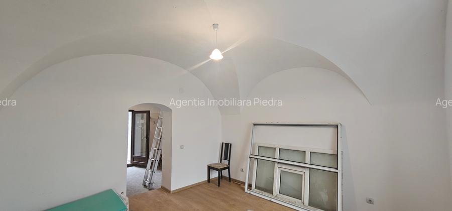 Inchiriez spatiu cu schimbarea de destinatie in alimentatie publica,Piata Mare - 9