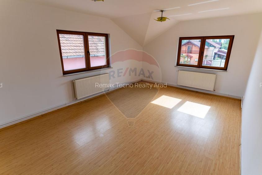 Vila /Pensiune 6 camere in Cristur, jud Hunedoara - 4