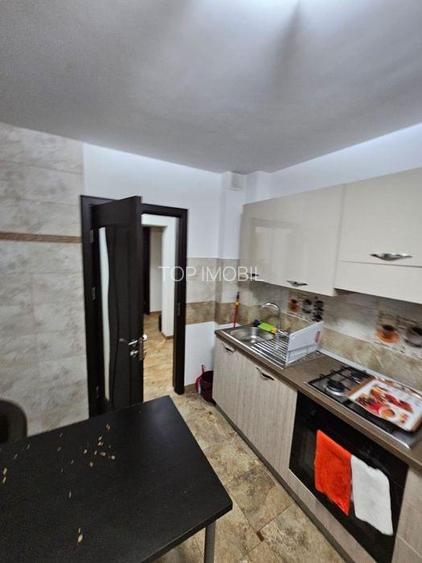 Etaj 1, decomandat 3 camere, bloc din 1982 zona  Tg Cucului - 2
