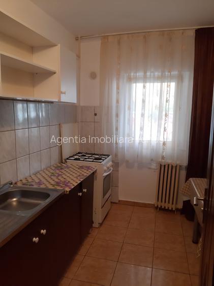 Garsoniera mobilata si utilata in bloc de apartamente - 4