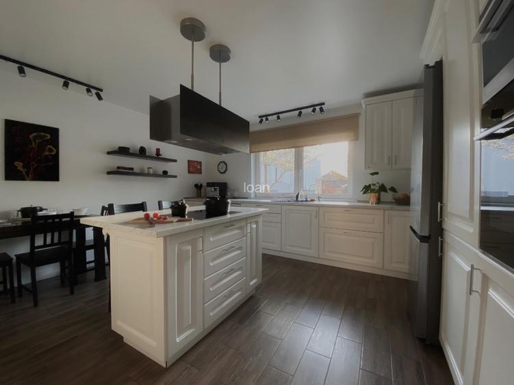 Proprietate pe stradă privatǎ, complet mobilată, curte matură, terasă  - 6