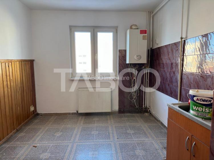 Apartament semidecomandat 2 camere etaj 3 zona Garii Fagaras  - 4